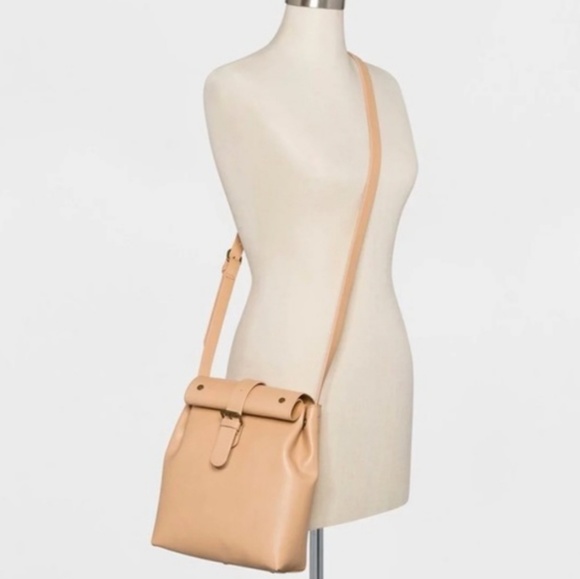 Universal Thread Buckle Flap Crossbody Bag - Picture 3 of 4